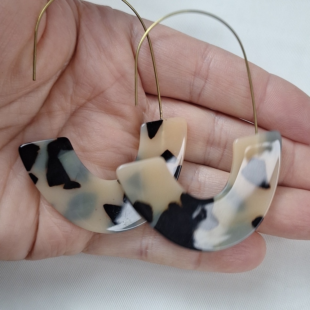 Tortoiseshell Black And Cream Crescent Hoop Earrings - Picture 4 of 5
